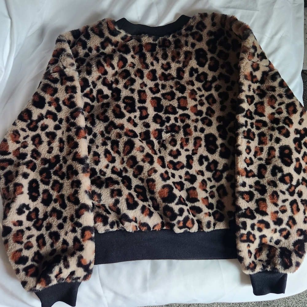 Fuzzy leopard pullover - Picture 3 of 5